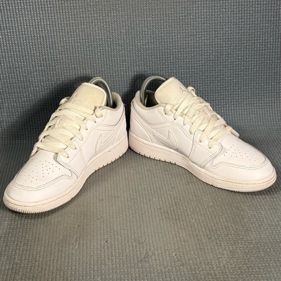 Nike Air Jordan 1 Low ‘Triple White’ Sneakers 553560-126 Size 4.5Y Size 6 Women - Picture 4 of 10